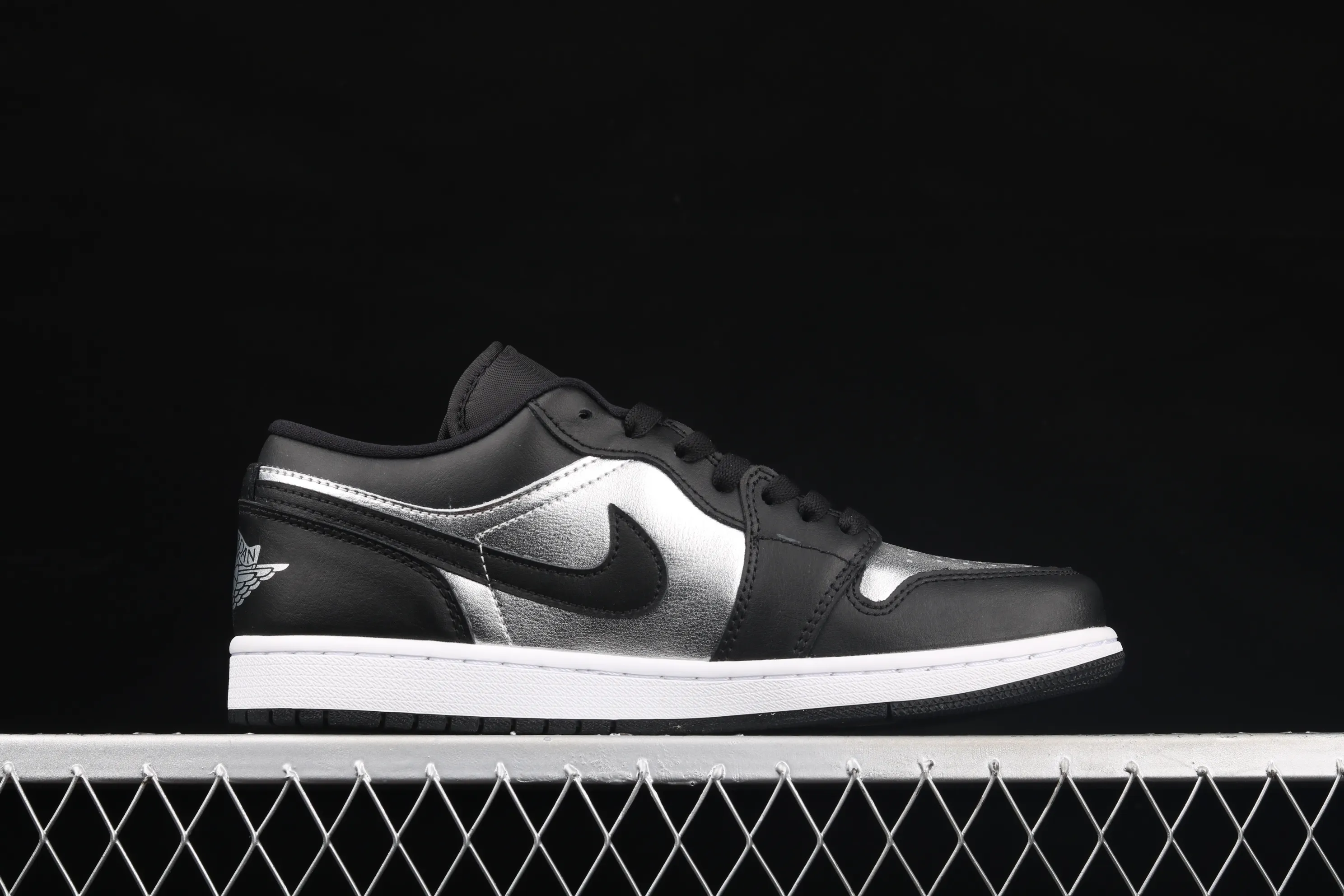 All categories Air Jordan Jordan series basketball shoes Air Jordan 1 Low G version pure original Air Jordan 1 Low AJ1 Joe 1 low-top black silver cultural and leisure sports sneakers DA5551-001
